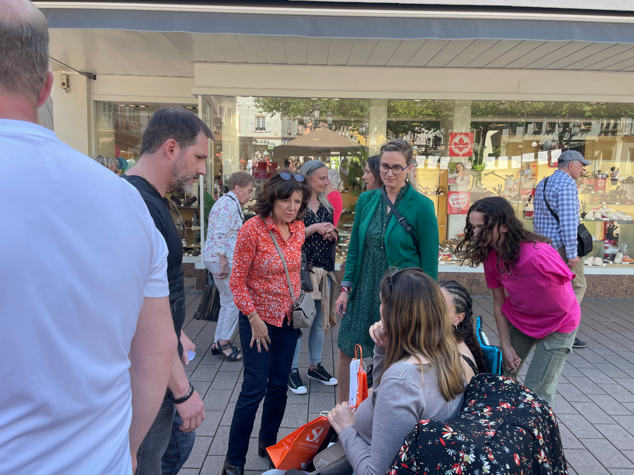 Laurence Muller-Bronn, sénatrice du Bas-Rhin est venue et a échangé avec plusieurs victimes